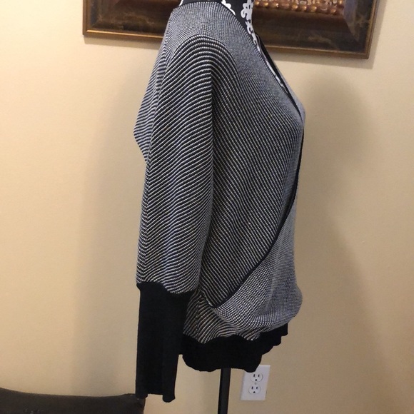 Made with ❤️ Comfy cross-front long sleeved tweed look sweater - Picture 3 of 10